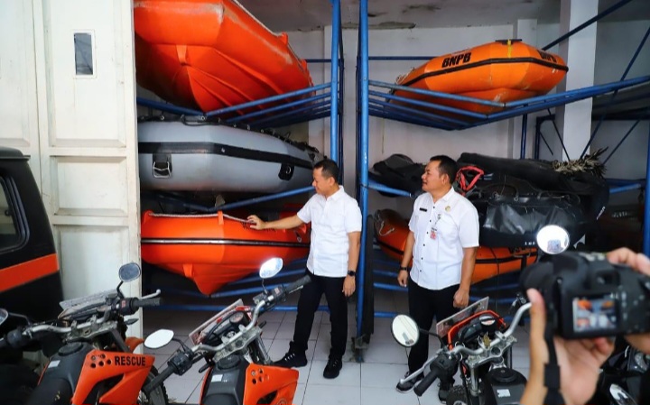 Bupati Kudus, Sam’ani Intakoris meninjau langsung kesiapan Badan Penanggulangan Bencana Daerah (BPBD) Kabupaten Kudus hadapi kemungkinan terjadinya bencana di musim hujan, Rabu (29/10/2025).