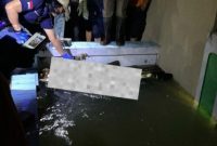 Tim SAR menemukan jenazah Rahma Aurel yang dilaporkan hanyut di selokan pemukiman Argomulyo Mukti Asri, Pedurungan, Semarang.