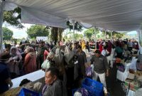 Masyarakat Wonosobo berbondong-bondong hadiri kegiatan Gerakan Pangan Murah (GPM) di Jalan Merdeka, Kamis (30/10/2025).