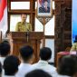 Bupati Kudus, Sam’ani Intakoris menutup kegiatan Pelatihan Teknis Pelayanan Publik hasil kerja sama antara Pemerintah Kabupaten Kudus dan Badan Pengembangan Sumber Daya Manusia Daerah (BPSDMD) Provinsi Jawa Tengah Tahun 2025, di ruang rapat lantai IV Setda Kudus, Senin (3/11/2025).