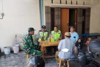 Bhabinkamtibmas kabupaten Demak sedang mensosialisasikan kepada masyarakat agar meningkatkan kewaspadaan terhadap potensi bencana alam.
