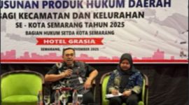 M.Issamsudin (Kepala Bagian Hukum Kota Semarang) memaparkan materi diacara Workshop Penyusunan Produk Hukum Daerah Kota Semarang Tahun 2025.