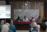 Kepala BNN Provinsi Jawa Tengah, Brigjen Pol. Dr. H. Agus Rohmat, dalam acara penyerahan Mahasiswa
STIKES Kesdam IV/Diponegoro yang akan melaksanakan KKN Tematik Bersinar.