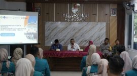 Kepala BNN Provinsi Jawa Tengah, Brigjen Pol. Dr. H. Agus Rohmat, dalam acara penyerahan Mahasiswa
STIKES Kesdam IV/Diponegoro yang akan melaksanakan KKN Tematik Bersinar.
