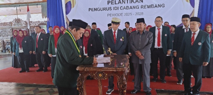 Pelantikan Pengurus IDI Cabang Rembang Periode 2025–2028 di Pendopo Museum Kartini, Rabu (12/11/2025).