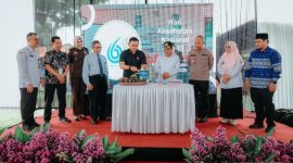 Peringatan Hari Kesehatan Nasional (HKN) ke-61 Kabupaten Wonosobo,  berlangsung sederhana penuh makna, ditandai dengan pemotongan tumpeng pleh Kepala Dinas Kesehatan Kabupaten Wonosobo, Jaelan.