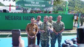 Kepala Staf Angkatan Darat (Kasad), Jenderal TNI Maruli Simanjuntak, diwawancarai wartawan usai meresmikan instalasi pompa hidram di Kecamatan Rawalo, Kabupaten Banyumas, Jawa Tengah, Kamis (13/11/2025).