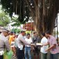 Anggota Satlantas Polres Demak melaksanakan kegiatan Jum’at Berkah dengan berbagi kepada sesama sekaligus melakukan sosialisasi menjelang pelaksanaan Operasi Zebra Candi 2025, Jumat (14/11/2025).