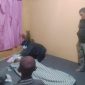 Tim Identifikasi Polres Purbalingga  bersama tenaga kesehatan Puskesmas Kaligondang melakukan pemeriksaan terhadap jenazah S (40), 
Warga Desa Lamongan, Kecamatan Kaligondang, Kabupaten Purbalingga yang tewas gantung diri, Sabtu (15/11/2025) malam.