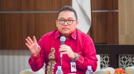 Kepala Kantor Wilayah Kementerian Hukum Jawa Tengah, Heni Susila Wardoyo menjadi narasumber Simposium Nasional dan Call For Paper yang diselenggarakan oleh Prodi Magister Kenotariatan Fakultas Hukum Universitas Negeri Sebelas Maret (UNS) Surakarta, di Aula Amiek Sumindriyatmi Gedung 3 Fakultas Hukum UNS, Senin (17/11).
