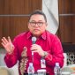 Kepala Kantor Wilayah Kementerian Hukum Jawa Tengah, Heni Susila Wardoyo menjadi narasumber Simposium Nasional dan Call For Paper yang diselenggarakan oleh Prodi Magister Kenotariatan Fakultas Hukum Universitas Negeri Sebelas Maret (UNS) Surakarta, di Aula Amiek Sumindriyatmi Gedung 3 Fakultas Hukum UNS, Senin (17/11).