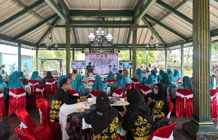 Tim Penggerak Pemberdayaan dan Kesejahteraan Keluarga (TP PKK) Kabupaten Musi Rawas diterima di Pendopo Utara, Kabupaten Wonosobo, Selasa (18/11/2025).