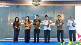 Menteri Hukum Republik Indonesia, Supratman Andi Agtas (nomor tiga dari kiri) meresmikan 8563 Pos Bantuan Hukum (Posbankum) Desa/Kelurahan yang ada di Jawa Tengah, Rabu (19/11).