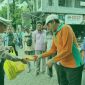 Satuan Lalu Lintas (Satlantas) Polres Demak melaksanakan kegiatan Jum’at Berkah dengan berbagi nasi kotak kepada masyarakat, Jumat (21/11/2025).