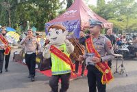 Polres Purbalingga Hadirkan Wayang dan Badut di Stadion Goentoer Darjono Purbalingga, Minggu (23/11/2025). 
