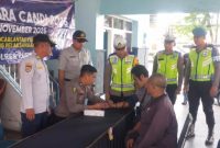 Awak angkutan umum sedang mengikuti pemeriksaan kesehatan gratis bagi di Terminal Bus Purbalingga, Senin (24/11/2025).