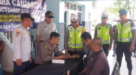 Awak angkutan umum sedang mengikuti pemeriksaan kesehatan gratis bagi di Terminal Bus Purbalingga, Senin (24/11/2025).