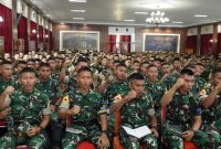 Taruna Tingkat II dan III Akademi Militer mengikuti pembekalan dari Kolonel Inf Eka Wira Dharmawan (Spartan Komando) di Gedung Moch. Lily Rochli, Akademi Militer Magelang, Senin (24/11/2025).
