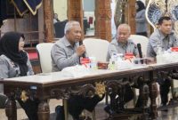 Kepala Pusat Pengembangan Fungsional BPSDM, Tejo Harwanto didampingi Kadiv Pelayanan Hukum, Tjasdirin, tengah memberikan  pengarahan di acara evaluasi, Pasca Pelatihan Fungsional, Selasa (25/11).
