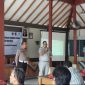 Anggota Satuan Lalulintas (Satlantas) Polres Demak dan Jasa Raharja mensosialisasikan keselamatan transportasi berbasis domisili korban di Pendopo Kecamatan Mranggen, Rabu (26/11/2025).
