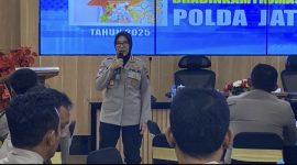 Dirbinmas Polda Jateng, Kombes Pol Siti Rondhijah memberikan sambutam di acara sosialisasi dan arahan revitalisasi Satkamling yang digelar di Aula Wicaksana Laghawa Mapolres Purbalingga, Kamis (27/11/2025).
