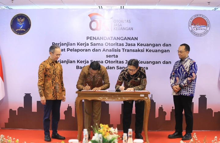 Penandatanganan Perjanjian Kerja Sama (PKS) oleh OJK dan PPATK
di kantor OJK Gedung Wisma Mulia 2 Jakarta, Jumat (28/11).
