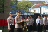 Kapolres Demak, AKBP Ari Cahya Nugraha memimpin upacara penutupan Operasi Zebra Candi 2025
di Mapolres Demak, Senin (1/12).