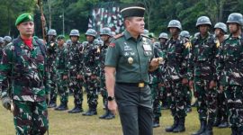 Gubernur Akmil, Mayjen TNI Rano Tilaar memimpin Upacara PeGubernur Akmil Buka Pendidikan 
713 Taruna Tingkat I/Pratar
mbukaan Pendidikan Taruna Akademi Militer Tingkat I/Pratar TP 2025/2026 yang digelar di Lapangan Sapta Marga Akmil, Senin (1/12/2025).