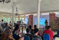 Camat Garung, Priyo Cahyono memberikan sambutan di acara Peringatan Hari Disabilitas Internasional (HDI) 2025 tingkat Kabupaten Wonosobo, di Aula Kantor Kecamatan Garung, Rabu (3/12/2025).