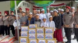 Ditreskrimsus Polda Jateng menyerahkan bantuan sembako serta tali asih kepada anak-anak panti asuhan Yayasan Tarbiyatul Hasanah, Gedawang, Semarang, Jumat (5/12/2025).