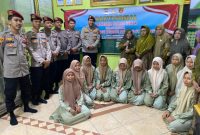 Anggota Satreskrim Polres Demak melaksanakan bhakti sosial di Panti Asuhan Darul Hadlonah, Kelurahan Bintoro Kecamatan Demak Kabupaten Demak, Sabtu (6/12/2025).