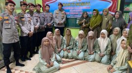 Anggota Satreskrim Polres Demak melaksanakan bhakti sosial di Panti Asuhan Darul Hadlonah, Kelurahan Bintoro Kecamatan Demak Kabupaten Demak, Sabtu (6/12/2025).