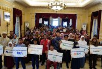 Sebanyak 166 pelajar penyandang disabilitas menerima santunan dana pendidikan dari OJK & Dinas Pendidikan dan Kebudayaan Jateng.