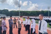 Bupati Demak, Eisti’anah menyerahkan SK pengangkatan 2.421 orang Pegawai Pemerintah dengan Perjanjian Kerja (PPPK) Paruh Waktu untuk formasi tahun 2025, di Stadion Sultan Fatah Sport Center, Jumat (12/12/25). 