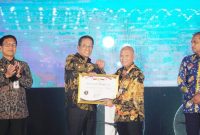 Kemenkum Jateng Raih Penghargaan Kinerja Terbaik kedua. Penghargaan tersebut diserahkan Menteri Hukum, Supratman Andi Agtas, kepada Kepala Divisi Pelayanan Hukum, Kanwil Kemenkum Jateng, Tjasdirin
dalam acara Refleksi Akhir Tahun 2025 Kementerian Hukum, di Grand Mercure Hotel Kemayoran Jakarta, Kamis (18/12).