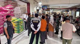 Satuan Reserse Kriminal Polres Wonosobo bersama TPID Kabupaten Wonosobo melakukan monitoring dan evaluasi harga bahan pokok dan penting (bapokting) di pasar tradisional, Jumat (19/12).
