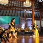 Pementasan seni budaya kabupaten Rembang di Anjungan Jawa Tengah TMII, Rabu (8/10).