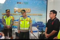 Kapolres Wonosobo, AKBP M. Kasim Akbar Bantilan, didampingi Pejabat Utama (PJU) Polres Wonosobo meninjau Pos Pengamanan Nataru di Terminal Mendolo, Jumat (19/12).