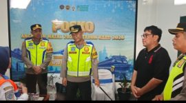 Kapolres Wonosobo, AKBP M. Kasim Akbar Bantilan, didampingi Pejabat Utama (PJU) Polres Wonosobo meninjau Pos Pengamanan Nataru di Terminal Mendolo, Jumat (19/12).