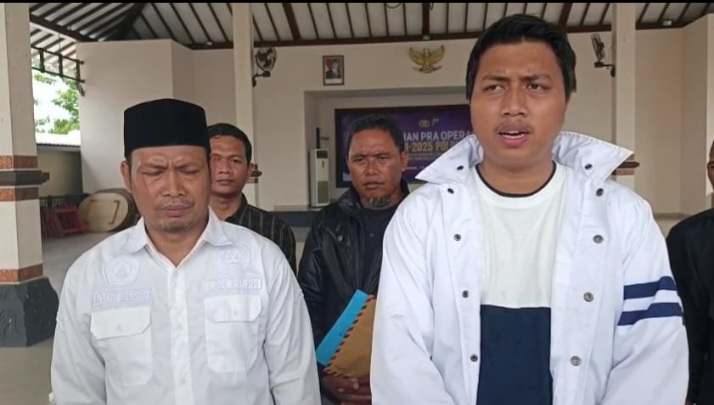 Kasat Reskrim Polres Demak, Iptu Anggah Mardwi Pitriyono (kanan), saat menerima pengurus Pagar Nusa di Polres Demak, Sabtu (27/12/2025).