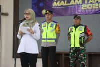 Bupati Demak, Eisti’anah memimpin Apel Gelar Pasukan Gabungan Pengamanan Malam Tahun Baru 2026 di Pendopo Parama Satwika Mapolres Demak, Rabu (31/12/2025) sore.