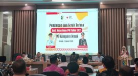 Bupati Demak, Eisti’anah, memberikan sambutan diacara Penutupan dan serah terima hasil Bulan Dana PMI kabupaten Demak Tahun 2025, di gedung Gradhika Bina Praja, Jumat (2/1/26).