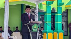 Wakil Gubernur Jawa Tengah, Taj Yasin Maimoen, saat memimpin upacara HAB ke-80 di halaman MAN 2 Rembang, Sabtu (3/1/2026).