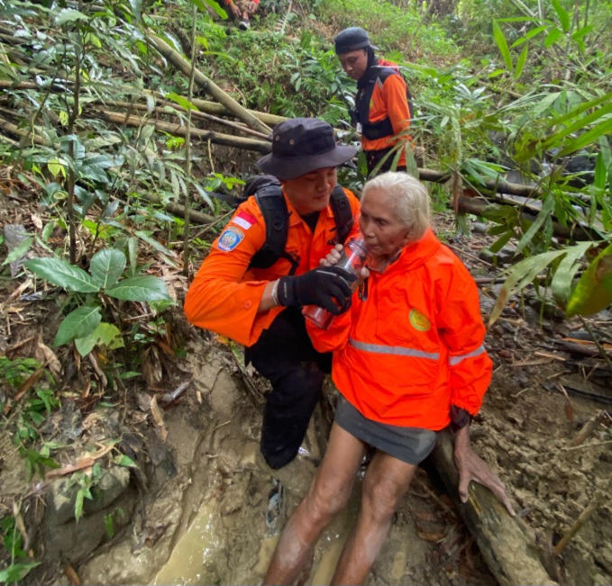 Wakijem (84), yang hilang di Hutan KaliLang berhasil ditemukan  tim Basarnas.