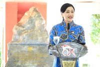 Kepala Eksekutif Pengawas Perilaku Pelaku Usaha Jasa Keuangan OJK, Friderica Widyasari Dewi, saat memberikan sambutan di acara edukasi dan literasi keuangan bagi siswa SMA Taruna Nusantara Magelang, Selasa (6/1/2026).