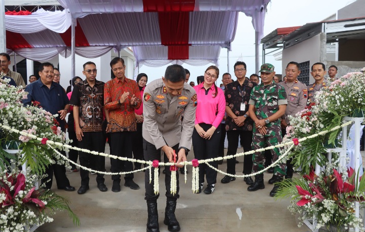 Kapolres Demak, AKBP Ari Cahya Nugraha meresmikan perumahan bersubsidi Griya Arkana di Kelurahan Mangunjiwan yang diperuntukkan bagi anggota Polri, Pegawai Negeri Sipil pada Polri, serta masyarakat umum, Sabtu (10/1/2026).