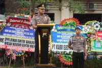 Kapolres Demak, AKBP Ari Cahya Nugraha memimpin apel pagi terakhirnya sebelum melaksanakan serah terima jabatan (sertijab), Senin (12/1/2026).