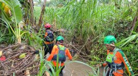 Tim SAR gabungan sedang mencari Ismi Najiba Ulya (5 tahun), warga Kayuapu Wetan, Desa Gondangmanis, Kecamatan Bae, Kabupaten Kudus, yang dilaporkan hanyut dan hilang di anak Sungai Perak, Desa Gondangmanis, Kecamatan Bae, Kabupaten Kudus, Senin (12/1).
