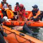 Tim SAR Gabungan sedang mengefakuasi jenazah Agus Waluyo 
yang hilang tenggelam di waduk Wadaslintang Wonosobo, Kamis (15/1/26).