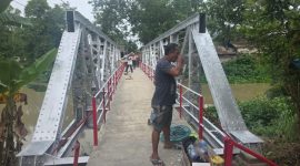 Jembatan Merah Putih Presisi sepanjang 30 meter, menghubungkan Kelurahan Kadilangu dengan Kampung Domenggalan, Kelurahan Bintoro, Kabupaten Demak.